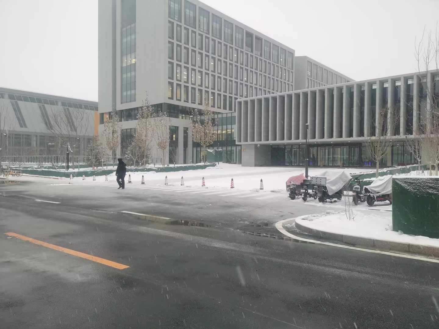 北京城市副中心政府辦公樓停車(chē)場(chǎng) 北京城市副中心政府辦公樓停車(chē)場(chǎng)